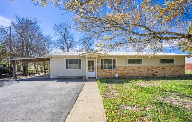 3-bedroom rental at 4317 State Hwy 173 in Bandera, TX — photo 2