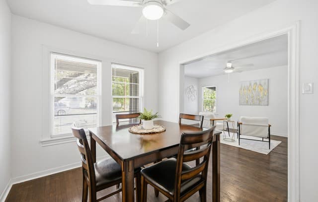 3-bedroom rental at 208 Frost in San Antonio, TX — photo 3