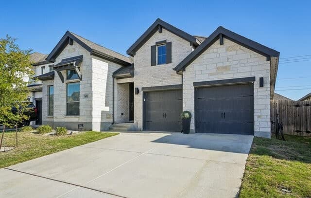 4-bedroom rental at 14319 Apache WLS in San Antonio, TX — photo 1
