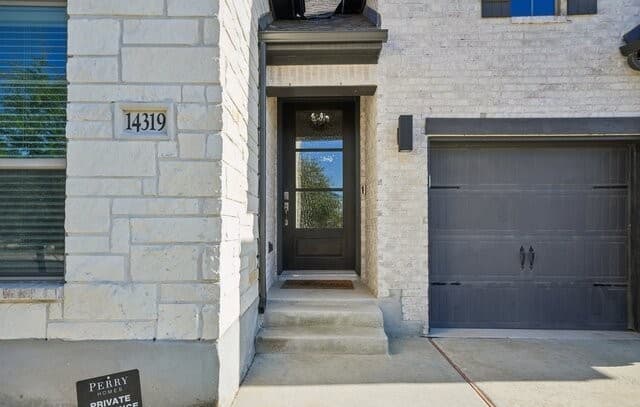 4-bedroom rental at 14319 Apache WLS in San Antonio, TX — photo 2