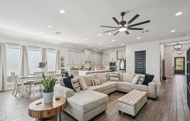 4-bedroom rental at 14319 Apache WLS in San Antonio, TX — photo 3