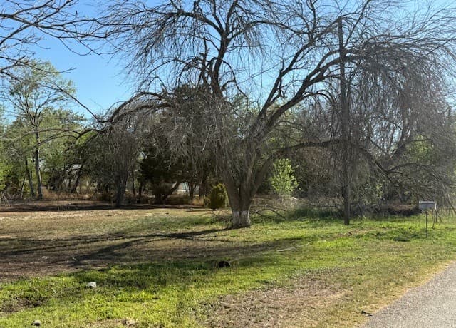 rental at 910 Chestnut in Jourdanton, TX — photo 3