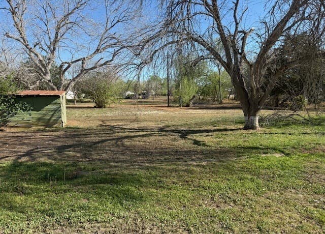rental at 910 Chestnut in Jourdanton, TX — photo 5