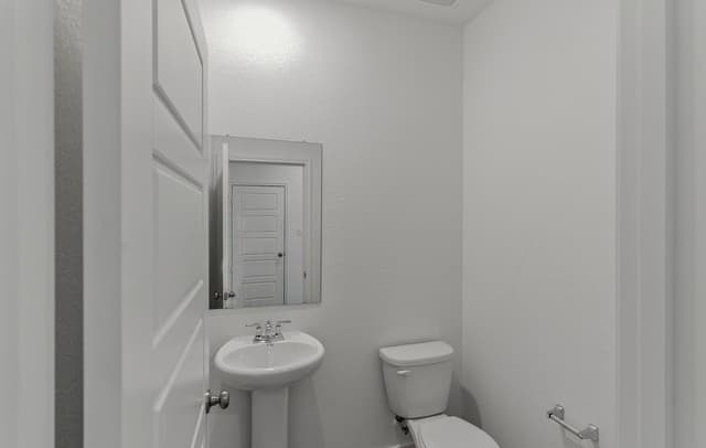 4-bedroom rental at 8224 Smithers Avenue in San Antonio, TX — photo 3