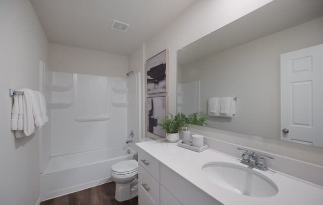 4-bedroom rental at 8216 Smithers Avenue in San Antonio, TX — photo 2