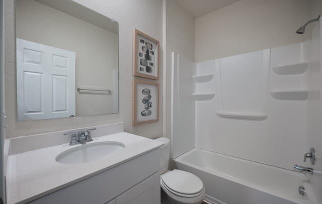 4-bedroom rental at 8216 Smithers Avenue in San Antonio, TX — photo 3
