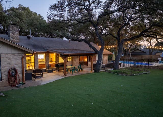 4-bedroom rental at 9325 Bluebell in Garden Ridge, TX — photo 4