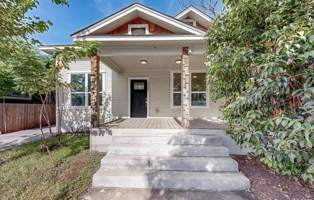 3-bedroom rental at 305 N Spruce in San Antonio, TX — photo 5