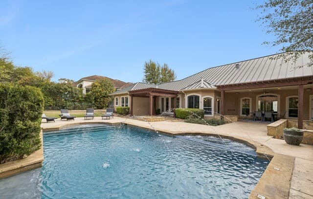 4-bedroom rental at 3 Kings Mill in San Antonio, TX — photo 2