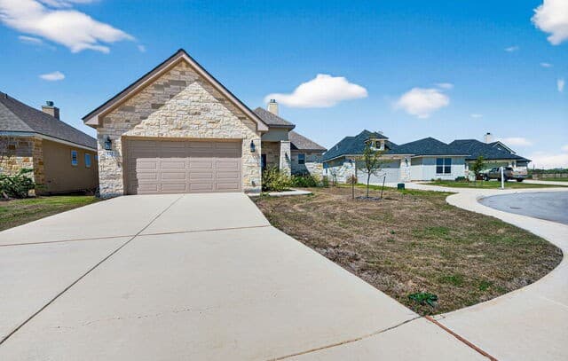 2-bedroom rental at 123 John T Court in Castroville, TX — photo 4