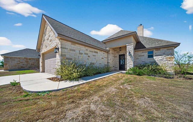 2-bedroom rental at 123 John T Court in Castroville, TX — photo 5