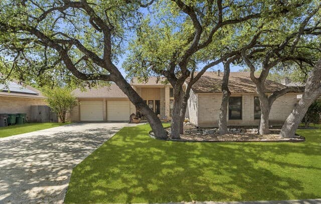 3-bedroom rental at 2422 Shadow Cliff St in San Antonio, TX — photo 1