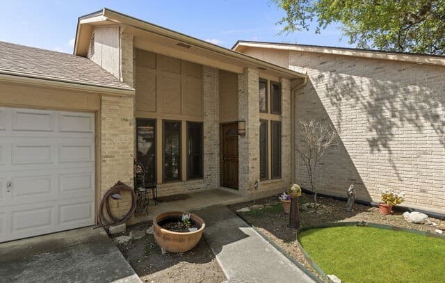 3-bedroom rental at 2422 Shadow Cliff St in San Antonio, TX — photo 3