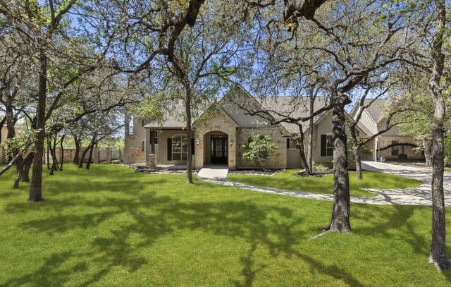 4-bedroom rental at 8518 Wild Trace in Garden Ridge, TX — photo 3