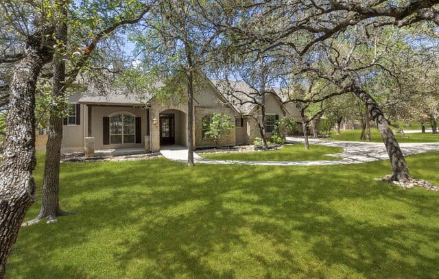 4-bedroom rental at 8518 Wild Trace in Garden Ridge, TX — photo 4
