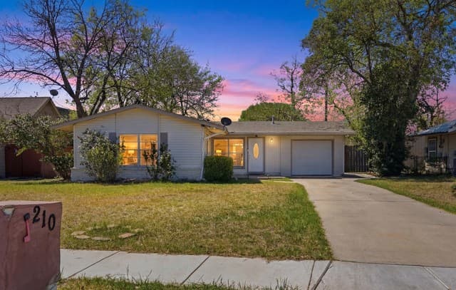 3-bedroom rental at 210 N Guilford Dr in San Antonio, TX — photo 1