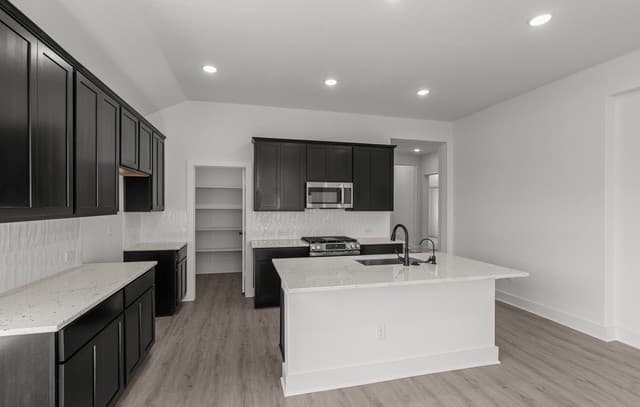3-bedroom rental at 12418 Brynn Creek Pass in San Antonio, TX — photo 2