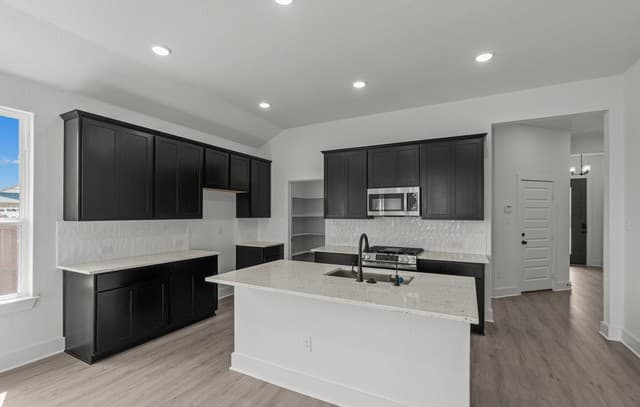 3-bedroom rental at 12418 Brynn Creek Pass in San Antonio, TX — photo 4