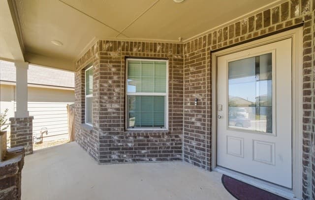 4-bedroom rental at 6820 Kingsley Edge in San Antonio, TX — photo 2