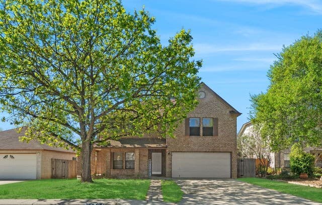 4-bedroom rental at 7051 Shadow Run in San Antonio, TX — photo 1