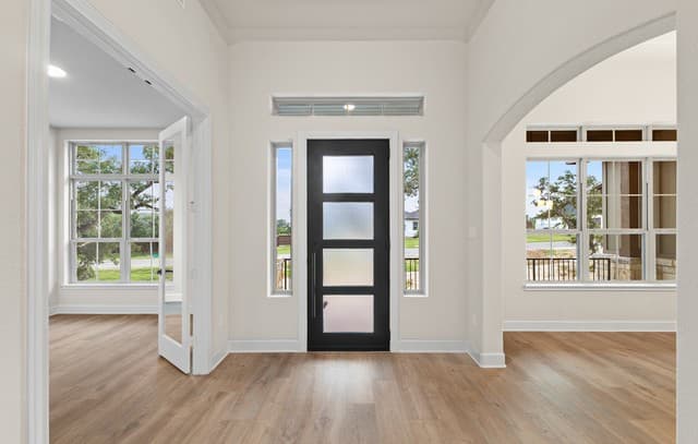 4-bedroom rental at 399 James Way in Castroville, TX — photo 2