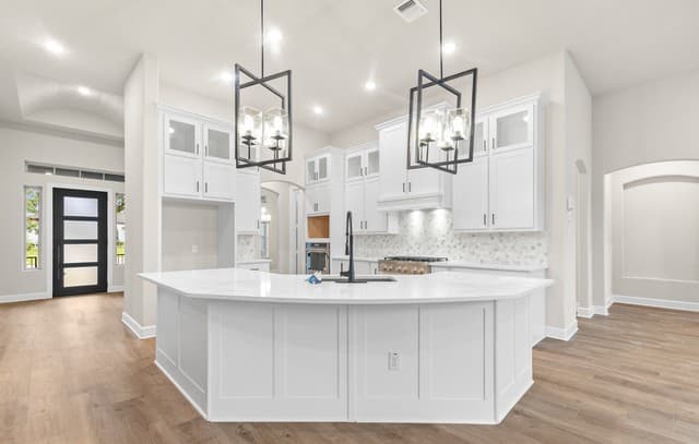 4-bedroom rental at 399 James Way in Castroville, TX — photo 5