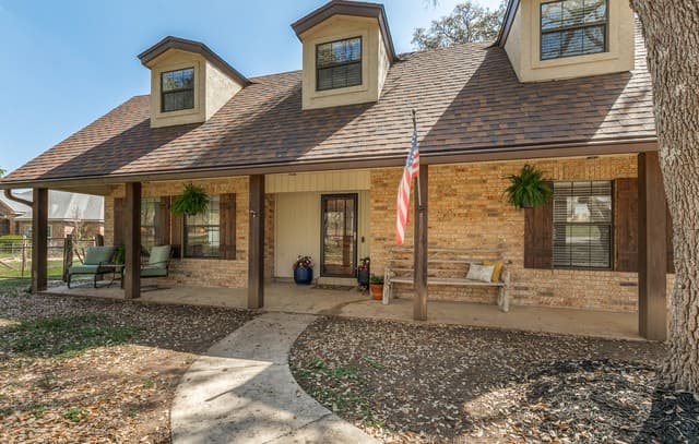 6-bedroom rental at 26820 Autumn Gln in Boerne, TX — photo 4