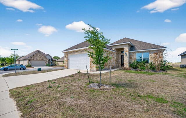 Home for sale at 111 John T Court in Castroville, TX — photo 3