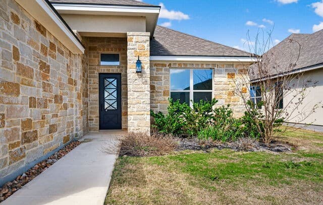 Home for sale at 111 John T Court in Castroville, TX — photo 4