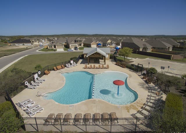 5-bedroom rental at 10010 Forelock Creek in San Antonio, TX — photo 4