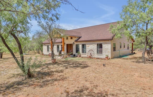 Home for sale at 745 County Road 2645 in Moore, TX — photo 3