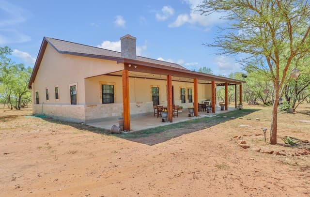 Home for sale at 745 County Road 2645 in Moore, TX — photo 4