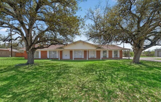 3-bedroom home for sale at 514 Hospital in Floresville TX