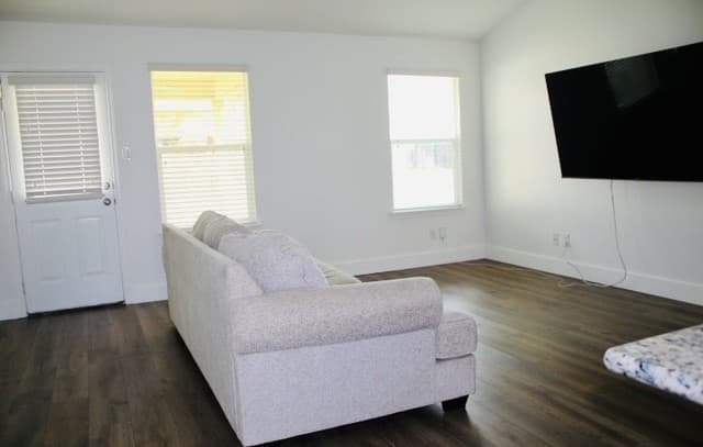 5-bedroom rental at 13048 Maestro Spark in San Antonio, TX — photo 3