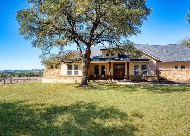 4-bedroom rental at 676 Highgate Dr in Bandera, TX — photo 1