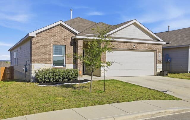 4-bedroom rental at 12811 Sage Turn in St Hedwig, TX — photo 2