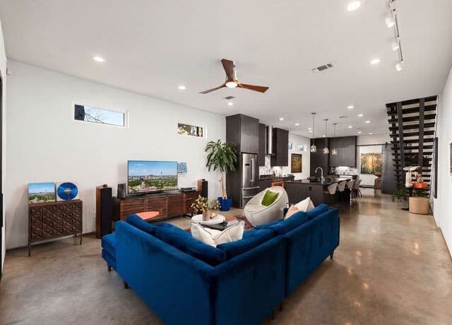 3-bedroom rental at 132 Clay in San Antonio, TX — photo 3