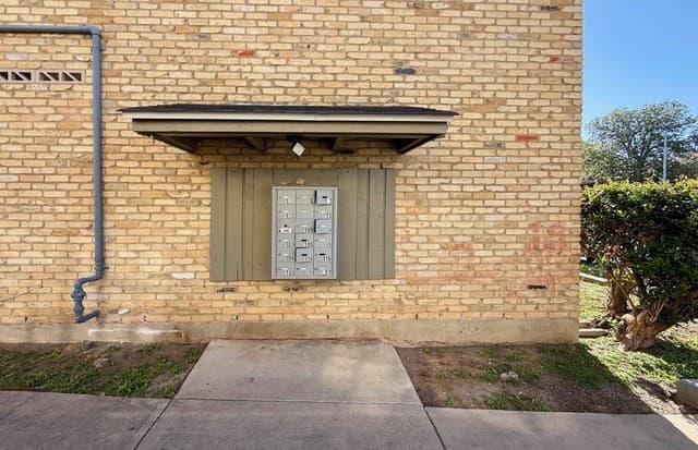 2-bedroom rental at 6611 Southpoint St Unit BLDG A UNIT 105 in San Antonio, TX — photo 2