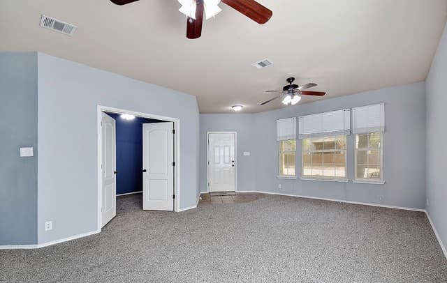 4-bedroom rental at 248 Cloud Crossing in Cibolo, TX — photo 4