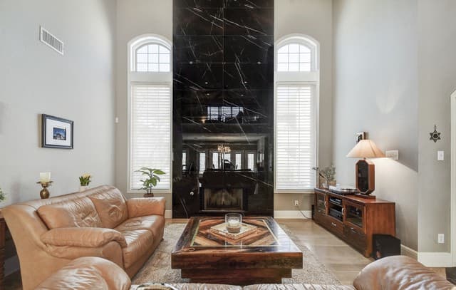 3-bedroom rental at 35 S Rue Charles in San Antonio, TX — photo 2