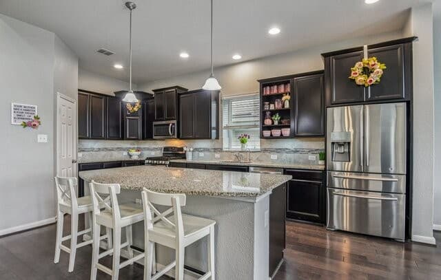 5-bedroom rental at 8720 Stackstone in Schertz, TX — photo 2