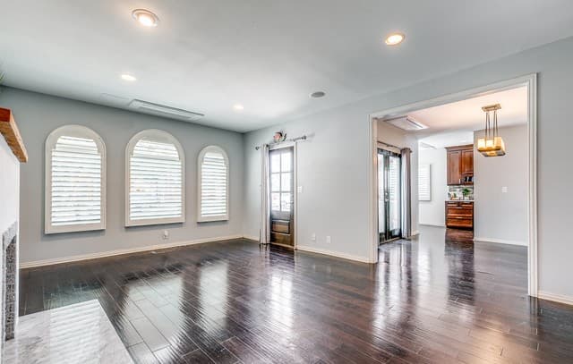 2-bedroom rental at 1714 W Summit in San Antonio, TX — photo 4