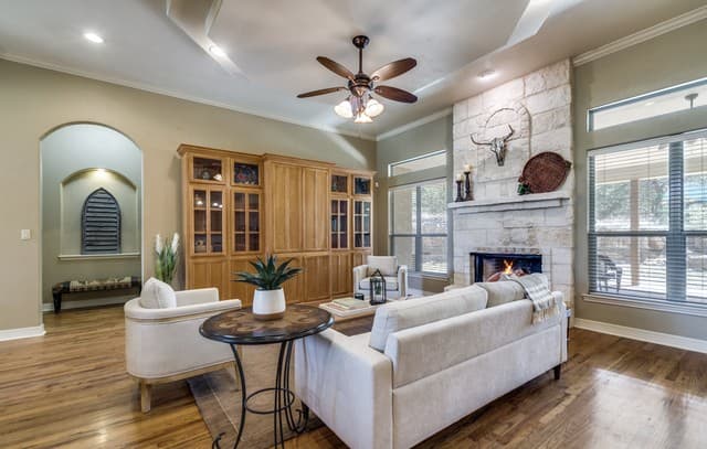 4-bedroom rental at 386 Wentworth in Spring Branch, TX — photo 3