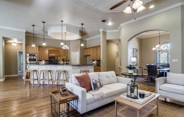 4-bedroom rental at 386 Wentworth in Spring Branch, TX — photo 5