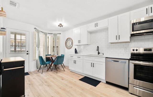 2-bedroom rental at 8415 Fredericksburg Rd Unit 907 in San Antonio, TX — photo 5