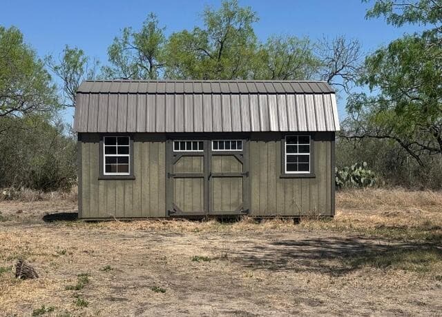 3-bedroom rental at 435 North Trail in Pleasanton, TX — photo 2