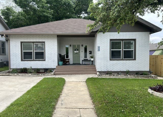 3-bedroom rental at 628 W Magnolia Ave in San Antonio, TX — photo 1