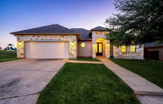 4-bedroom home for sale at 104 S Elise Dr in La Vernia TX