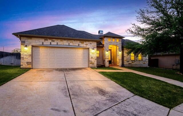 Home for sale at 104 S Elise Dr in La Vernia, TX — photo 4