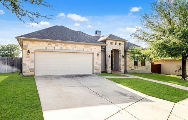 Home for sale at 104 S Elise Dr in La Vernia, TX — photo 5